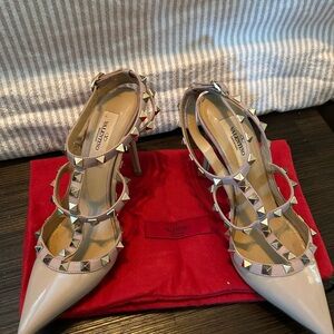 Valentino Garavani Nude Rockstud Heels